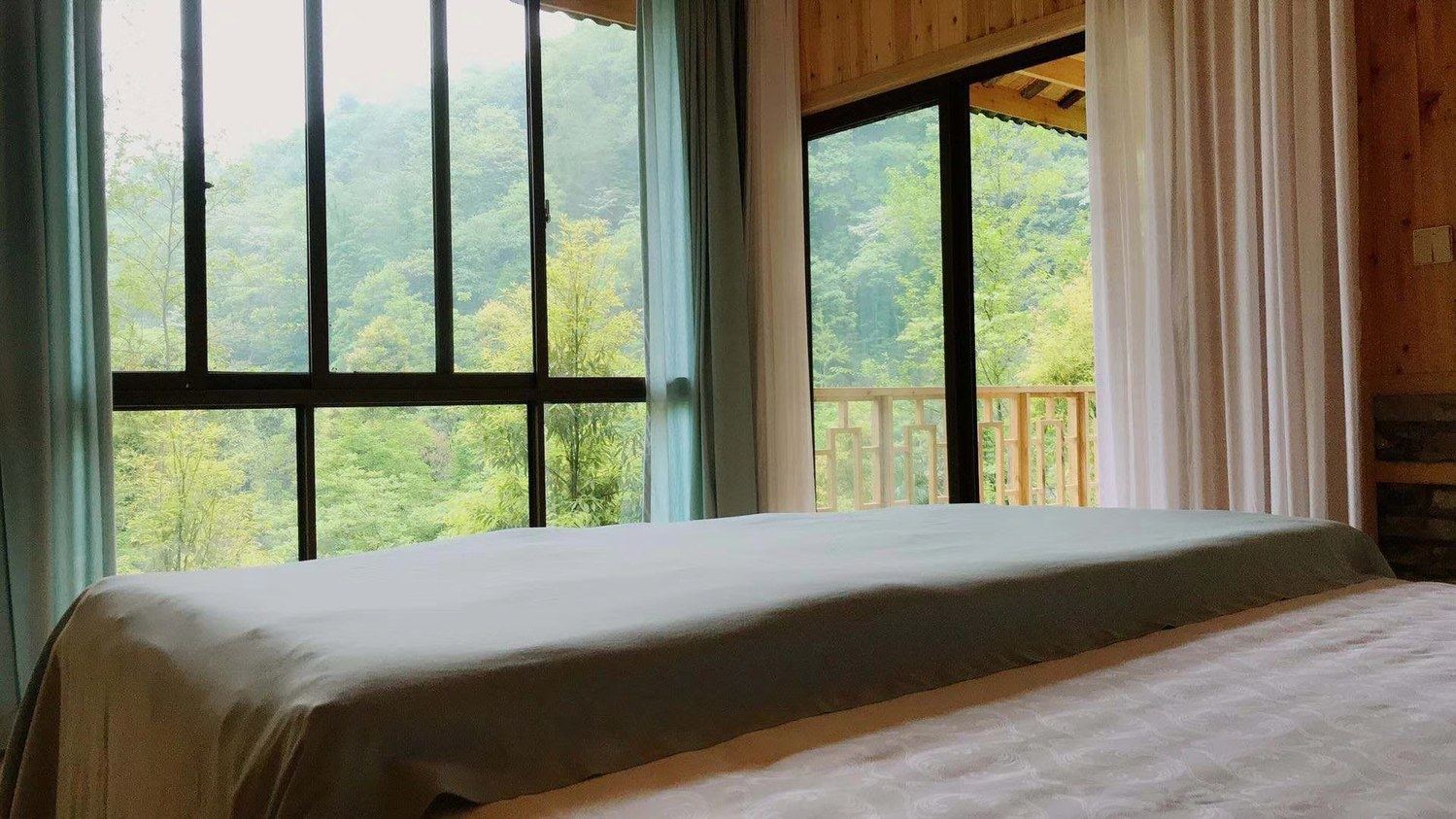 山景一室大床房
