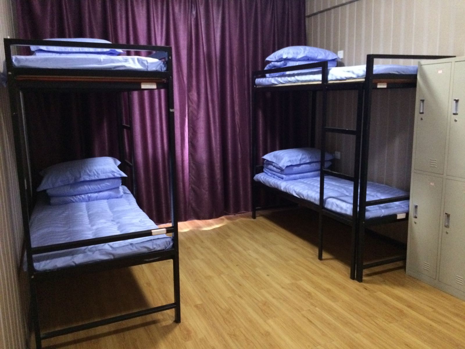 女生4人间床位房