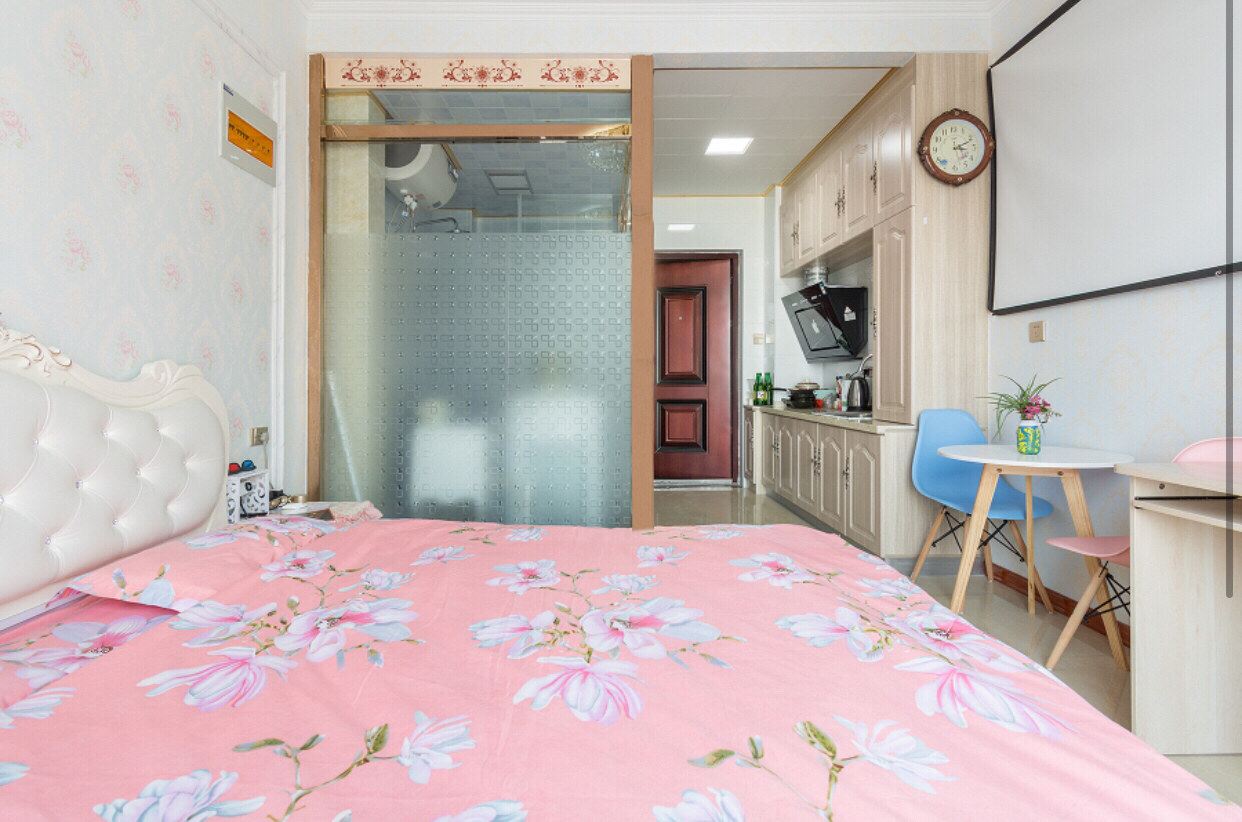 情侣一室大床房