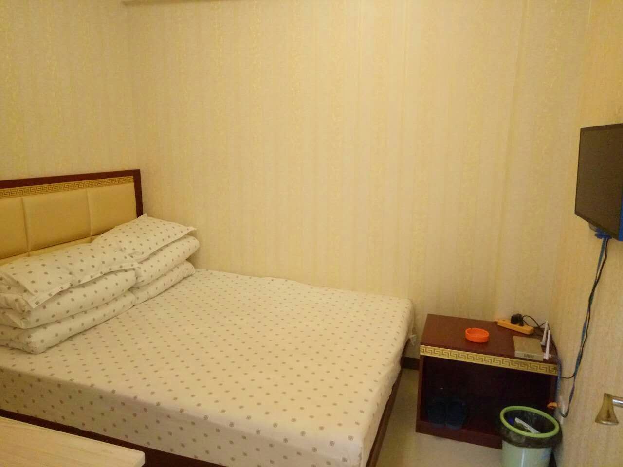 大床房(无窗)(公共卫浴)