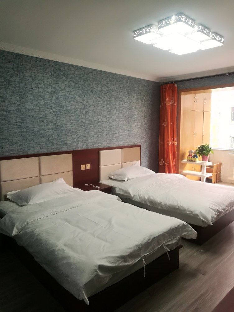 家庭三室三床房