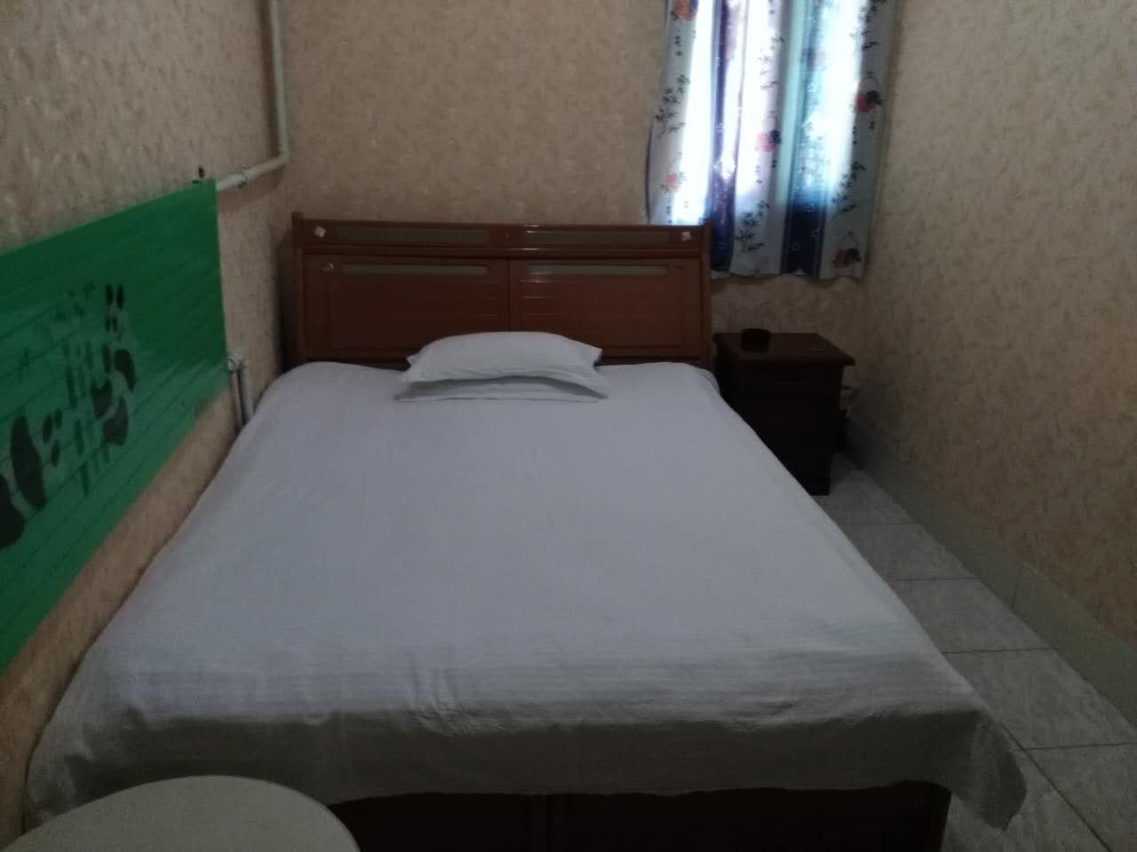 普通大床房(公共卫浴)