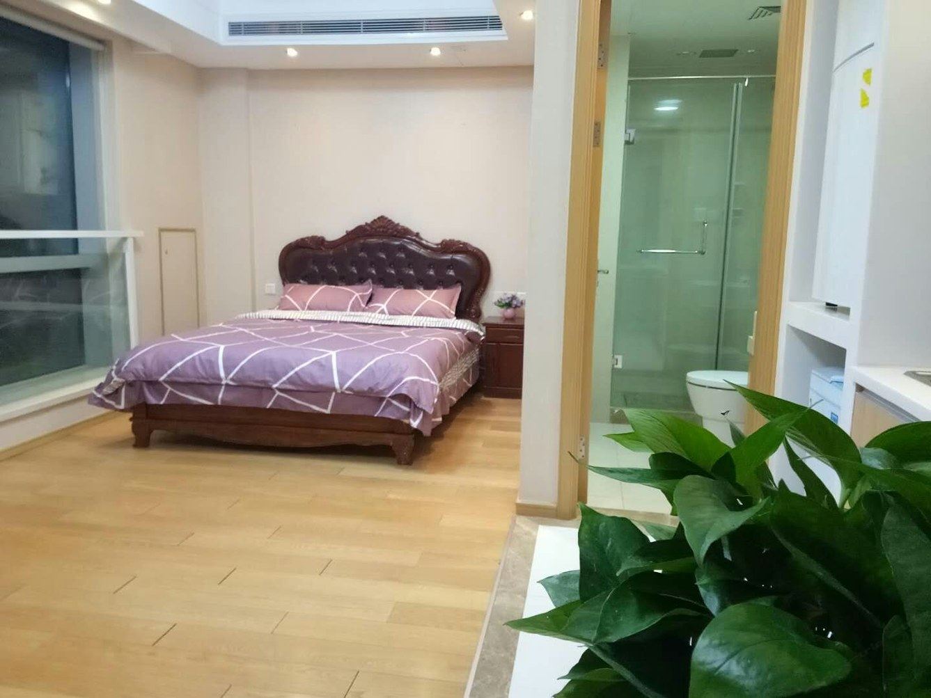 情侣一室大床房