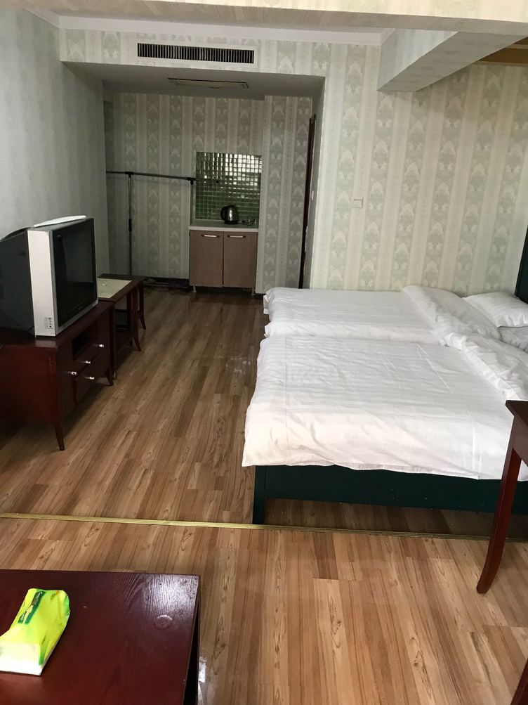 一室双单人床