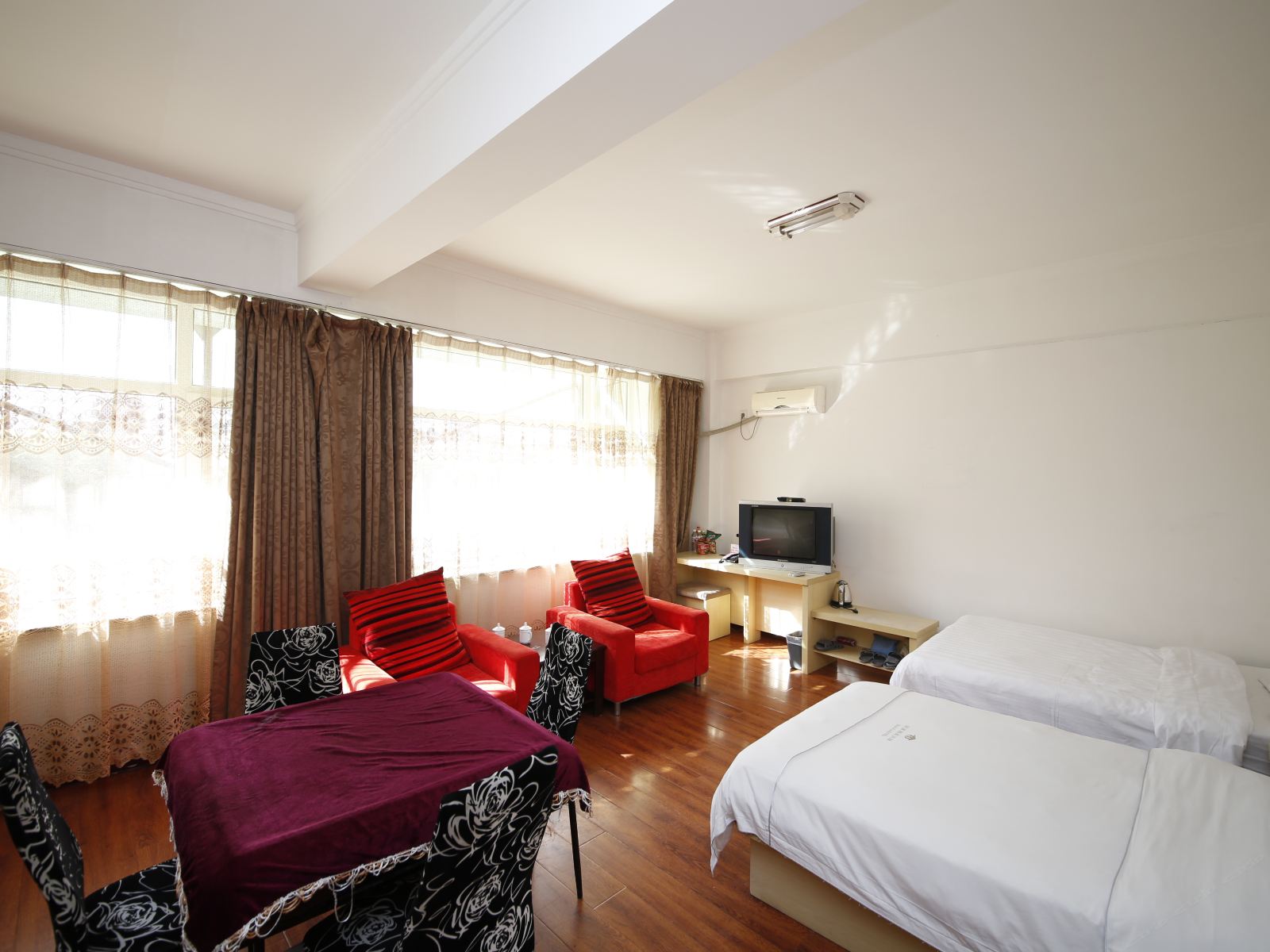 四人间(含麻将桌)