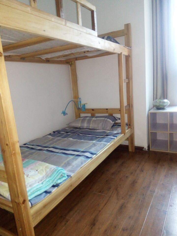男生六人间床位房