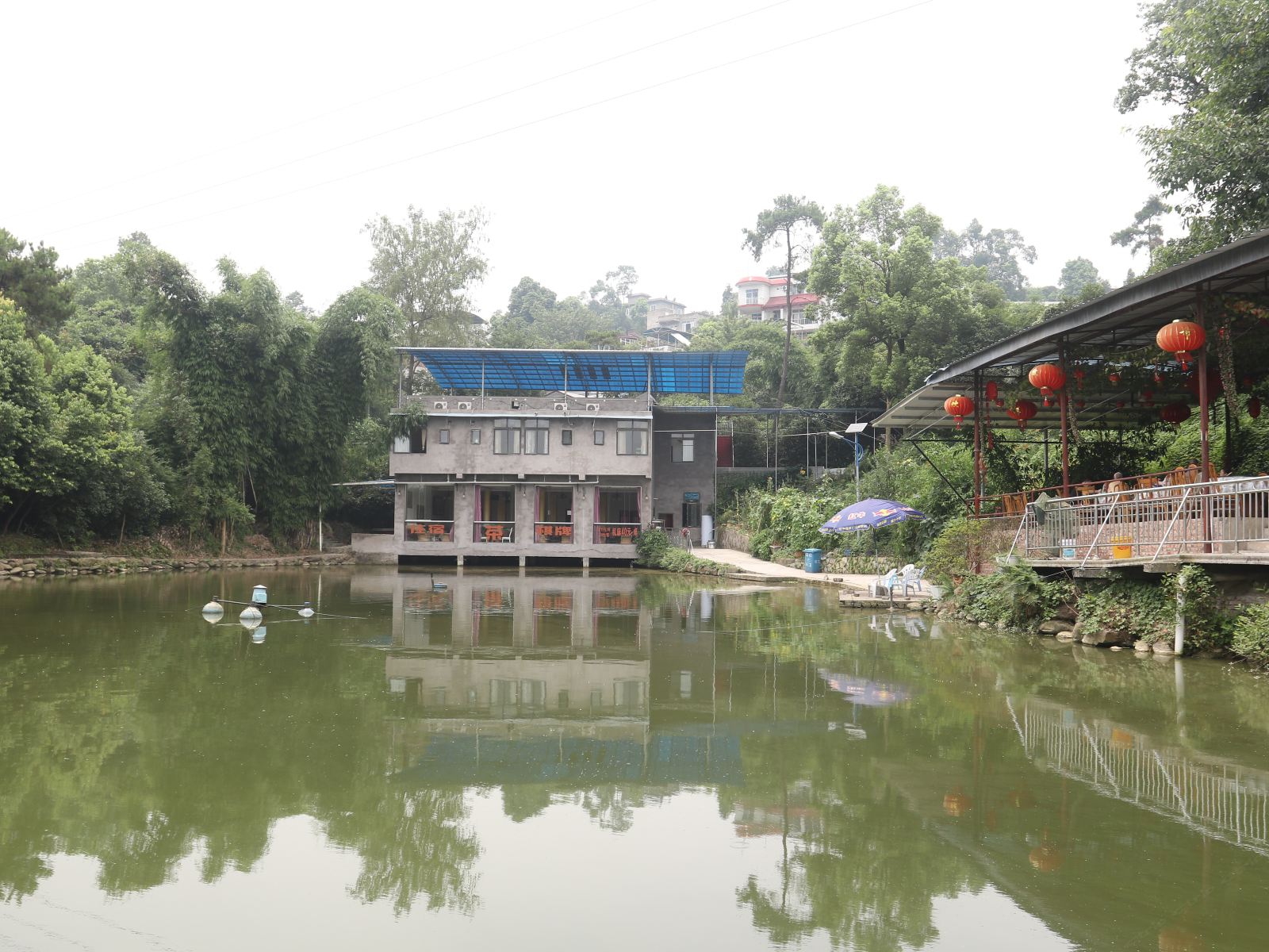 重庆龙洞湾鱼塘农家乐