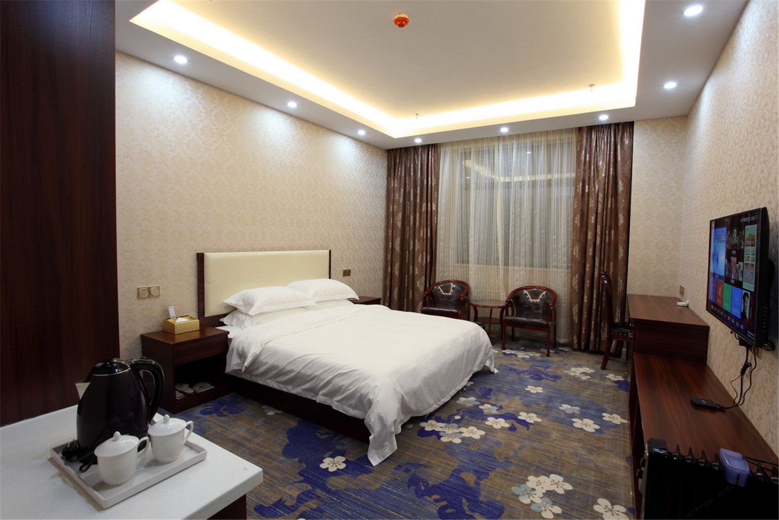 豪华商务大床房