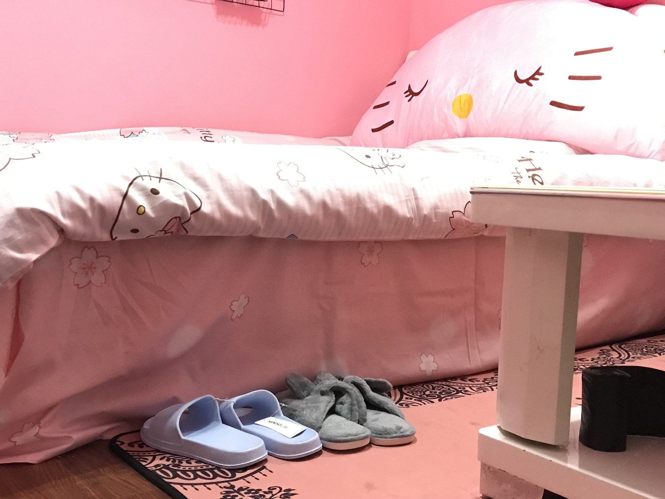 粉色一室大床房