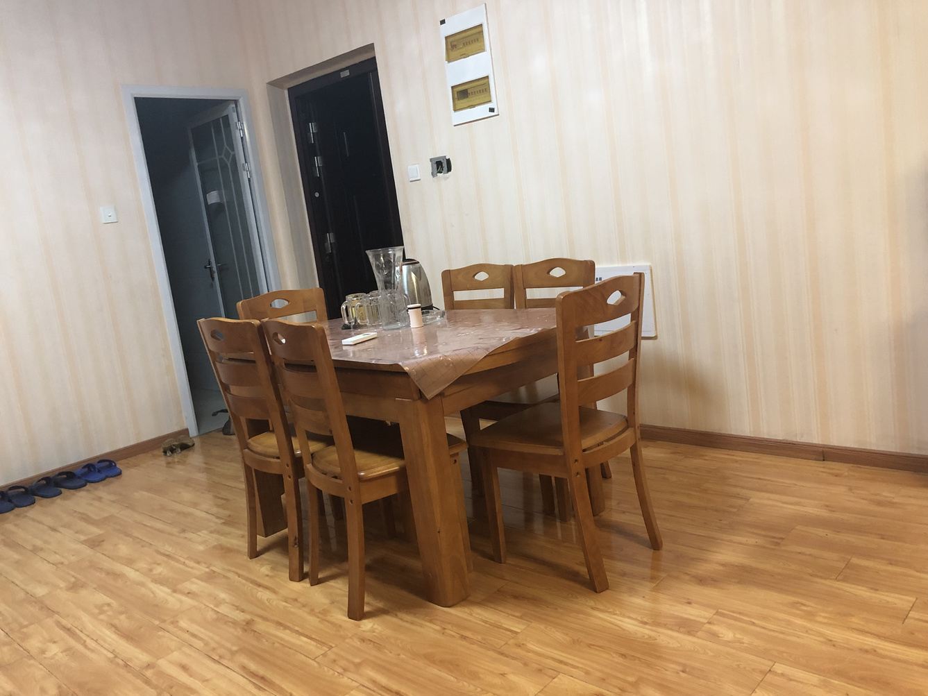 温馨三室二厅套房