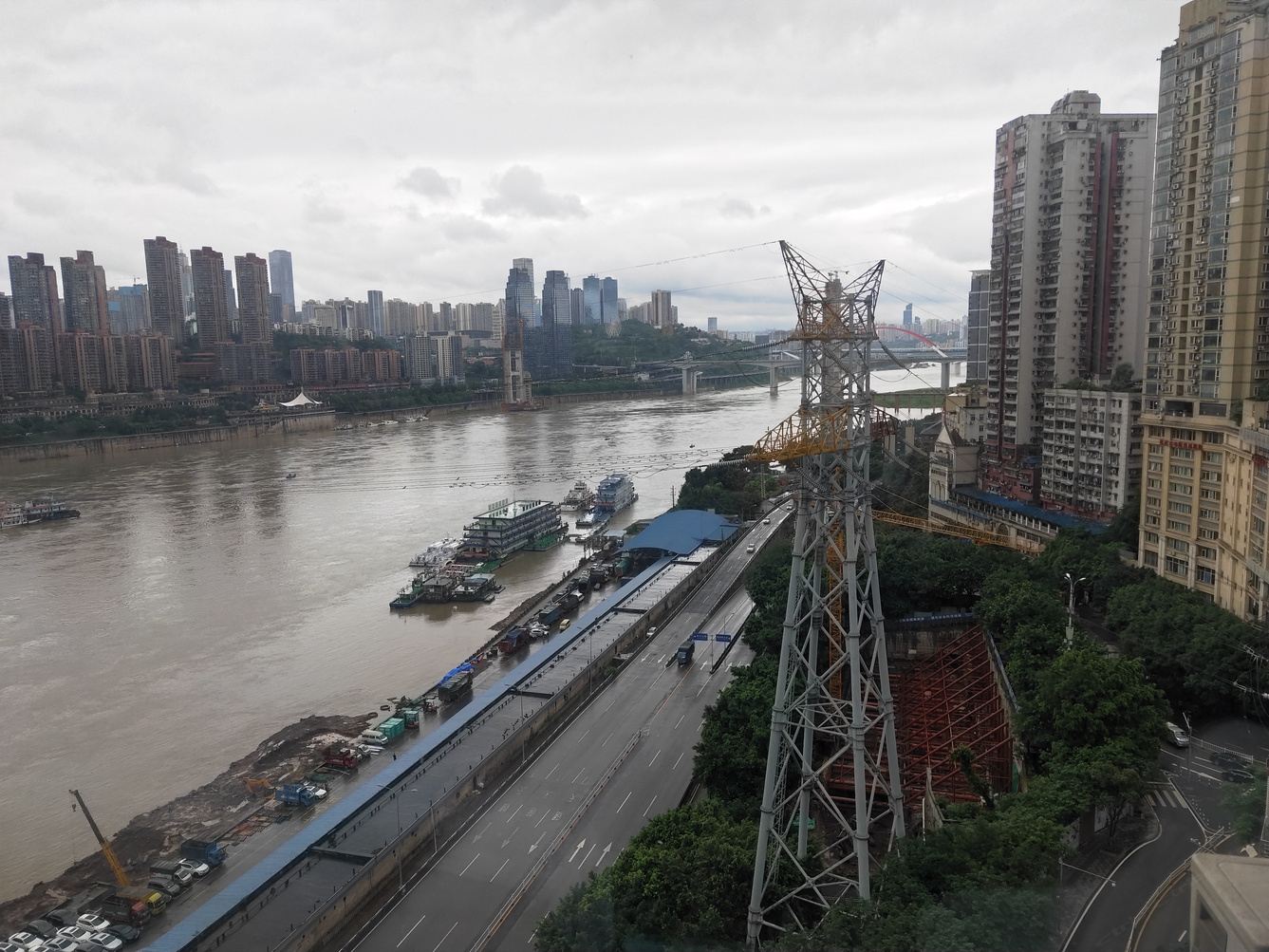 重庆解放碑洪崖洞附近江景2房2大床房有投影仪公寓(8号店)