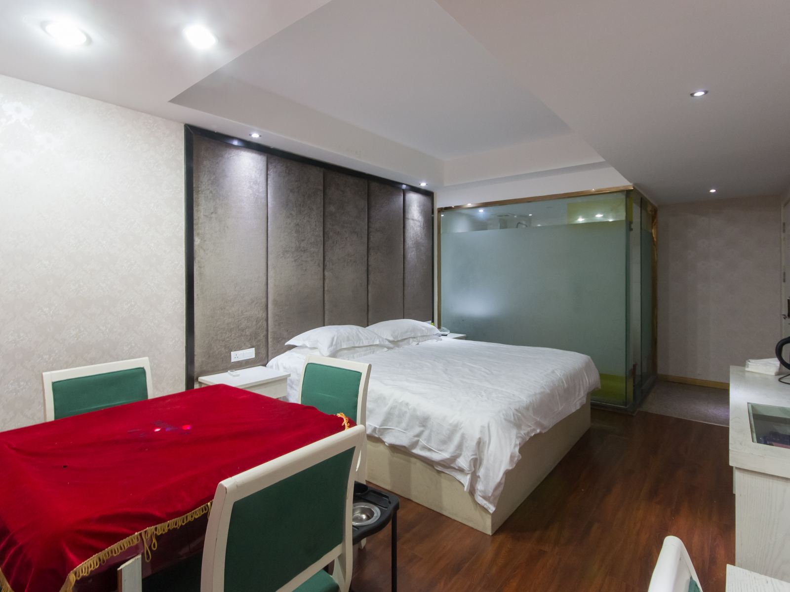 棋牌大床房