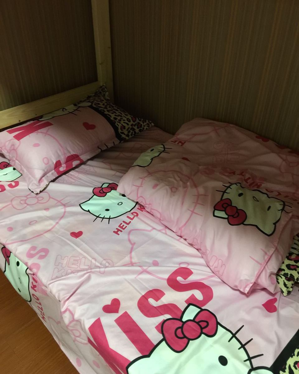 女生四人床位间