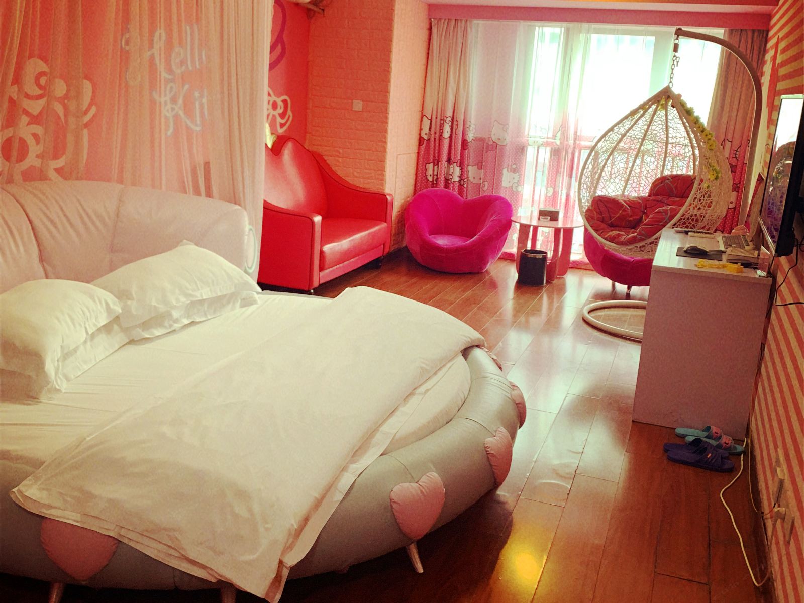 HelloKitty圆床房