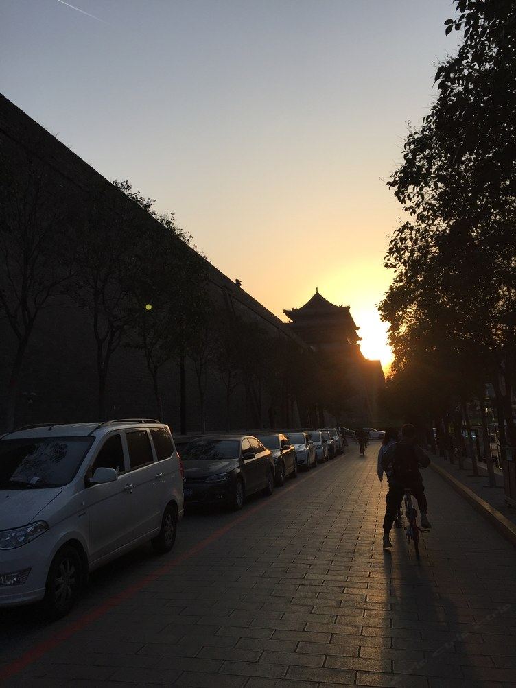 西安古城墙下您舒适的家复式