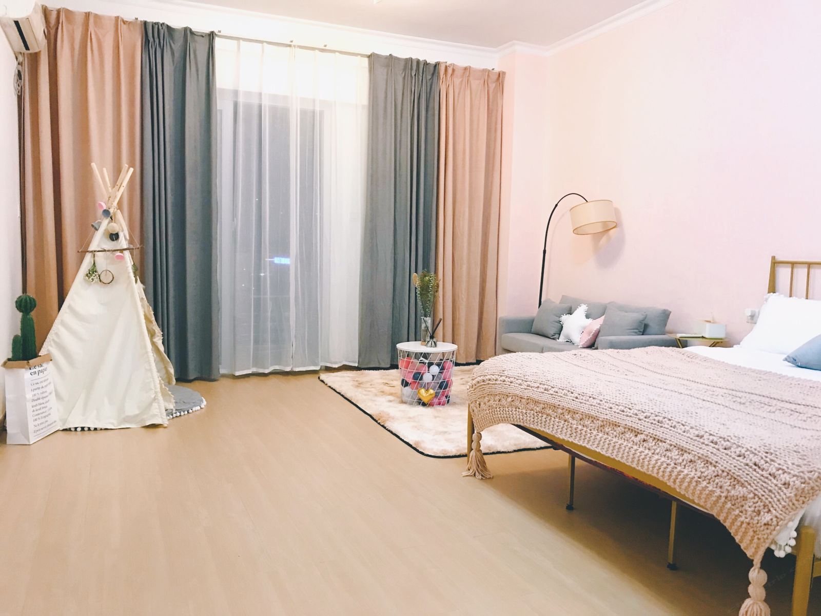 pink少女心影院大床房