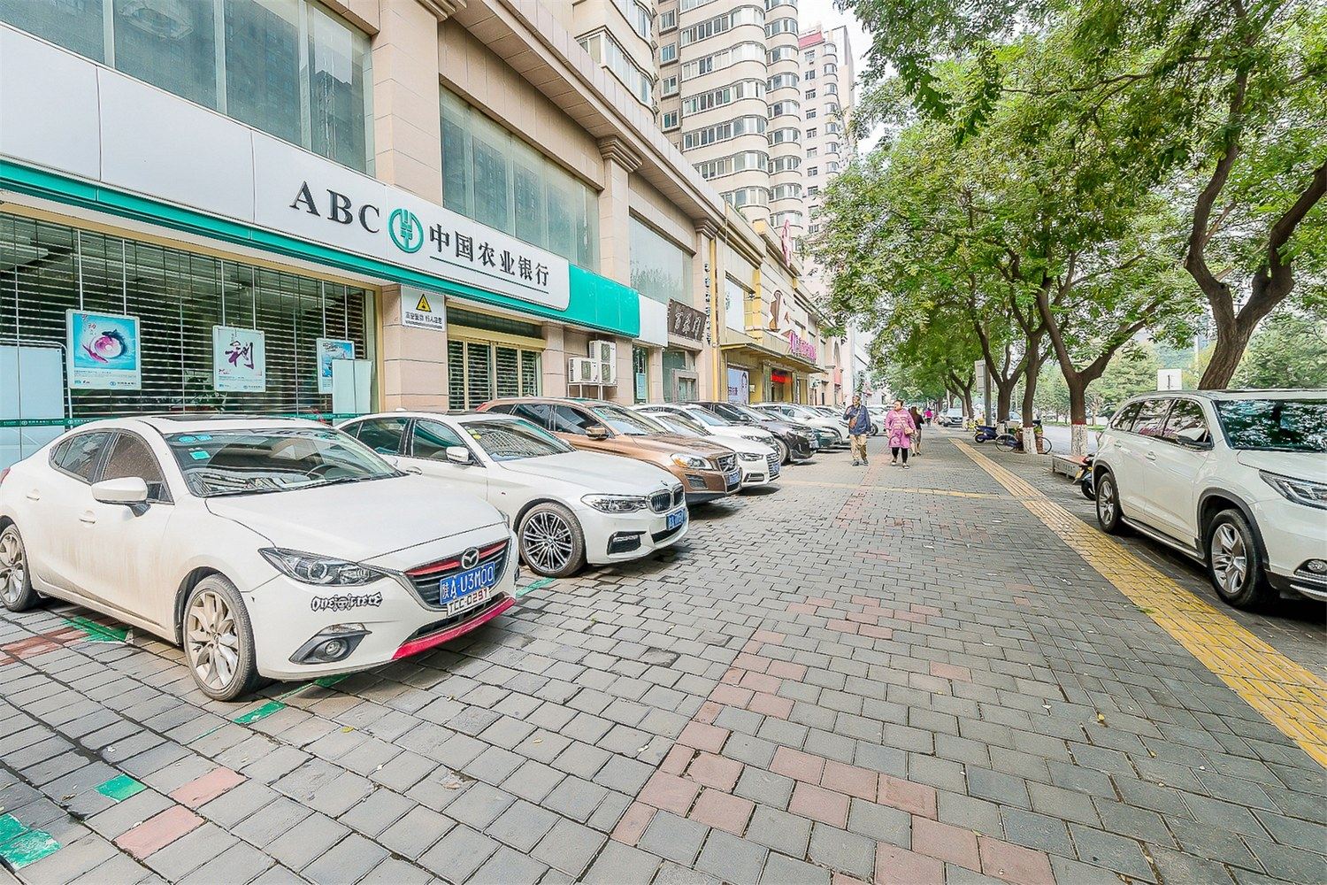 西安市中心靠近城墙交通便捷的清新两居室公寓