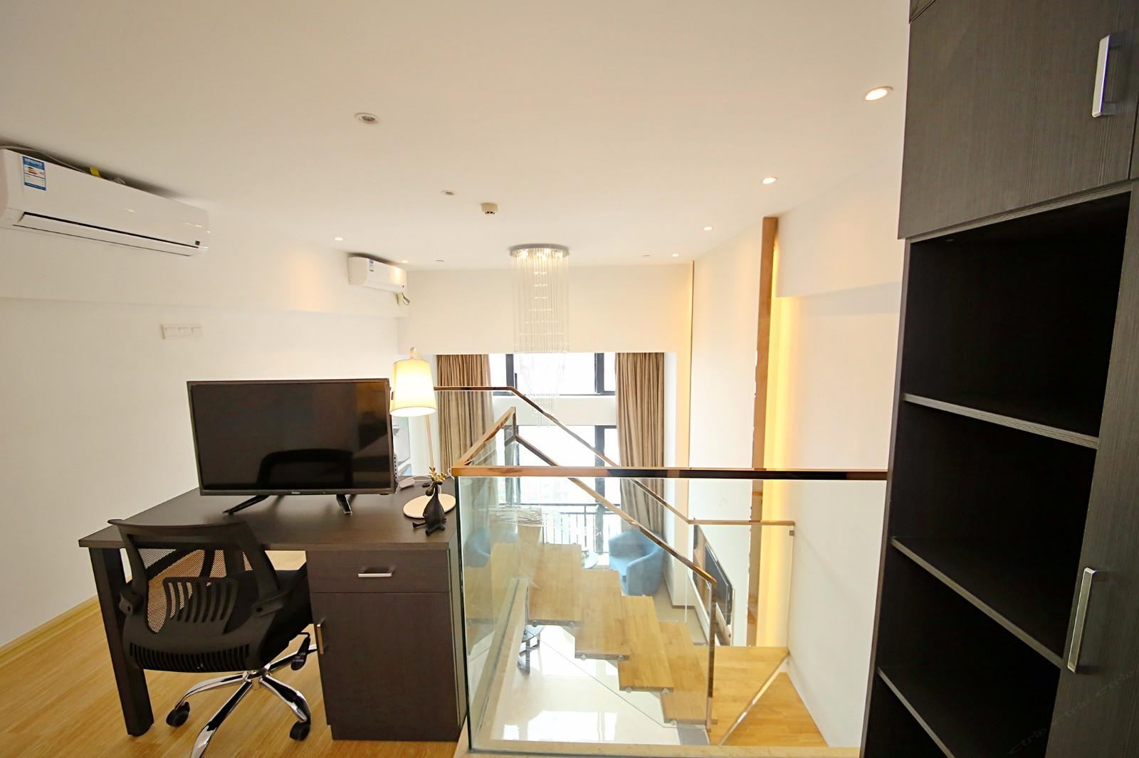 复式豪华大床房