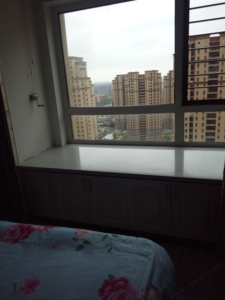 阳台一室大床房
