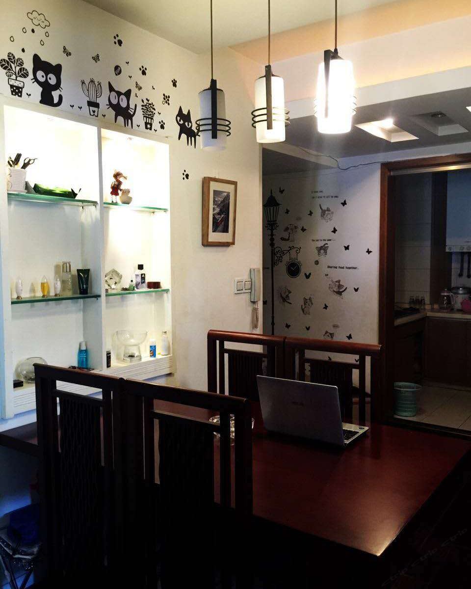 伴你同行青年旅社(南京新街口地铁站店)