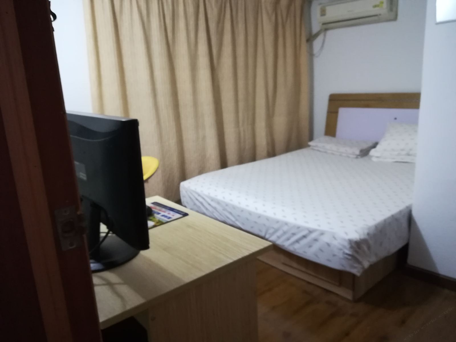 豪华大床房