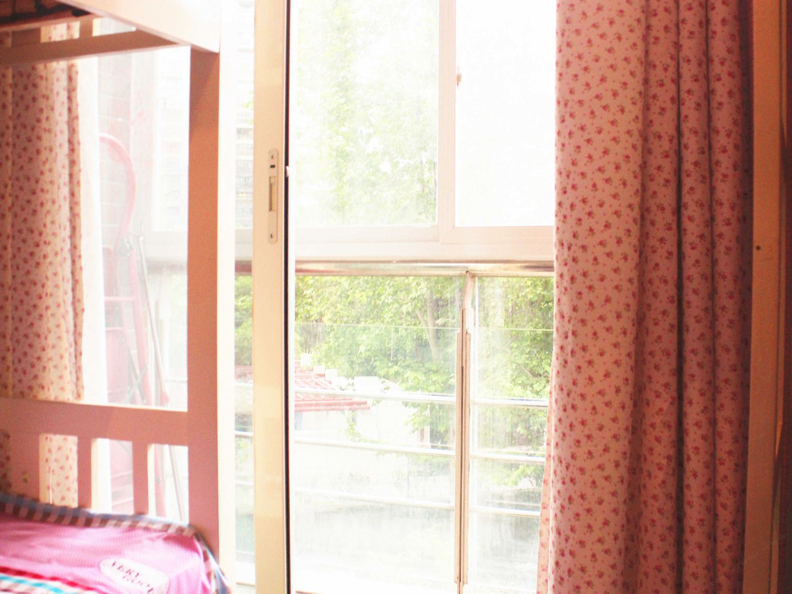 Pink女生四人间(床位)