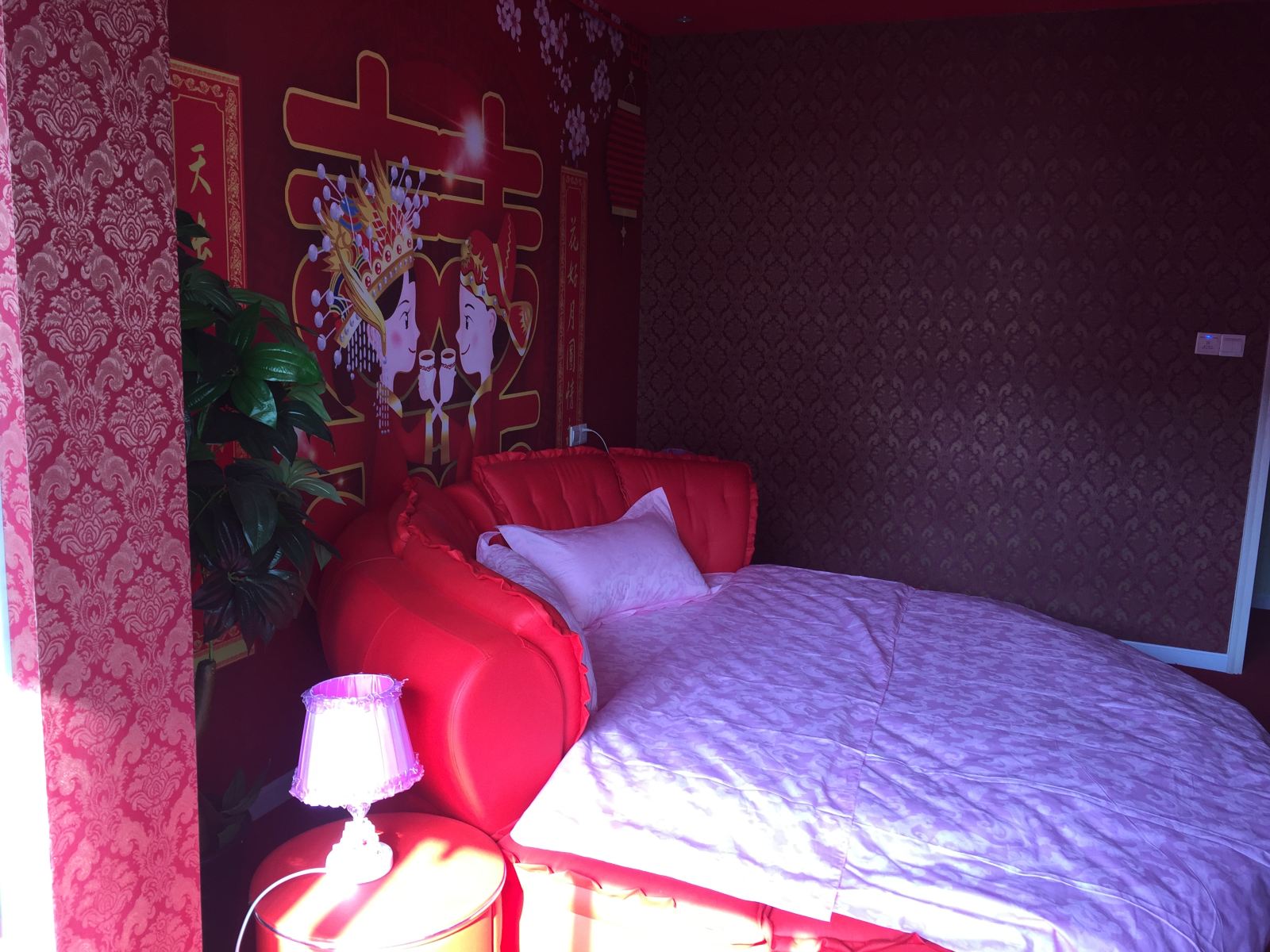 豪华主题圆床房