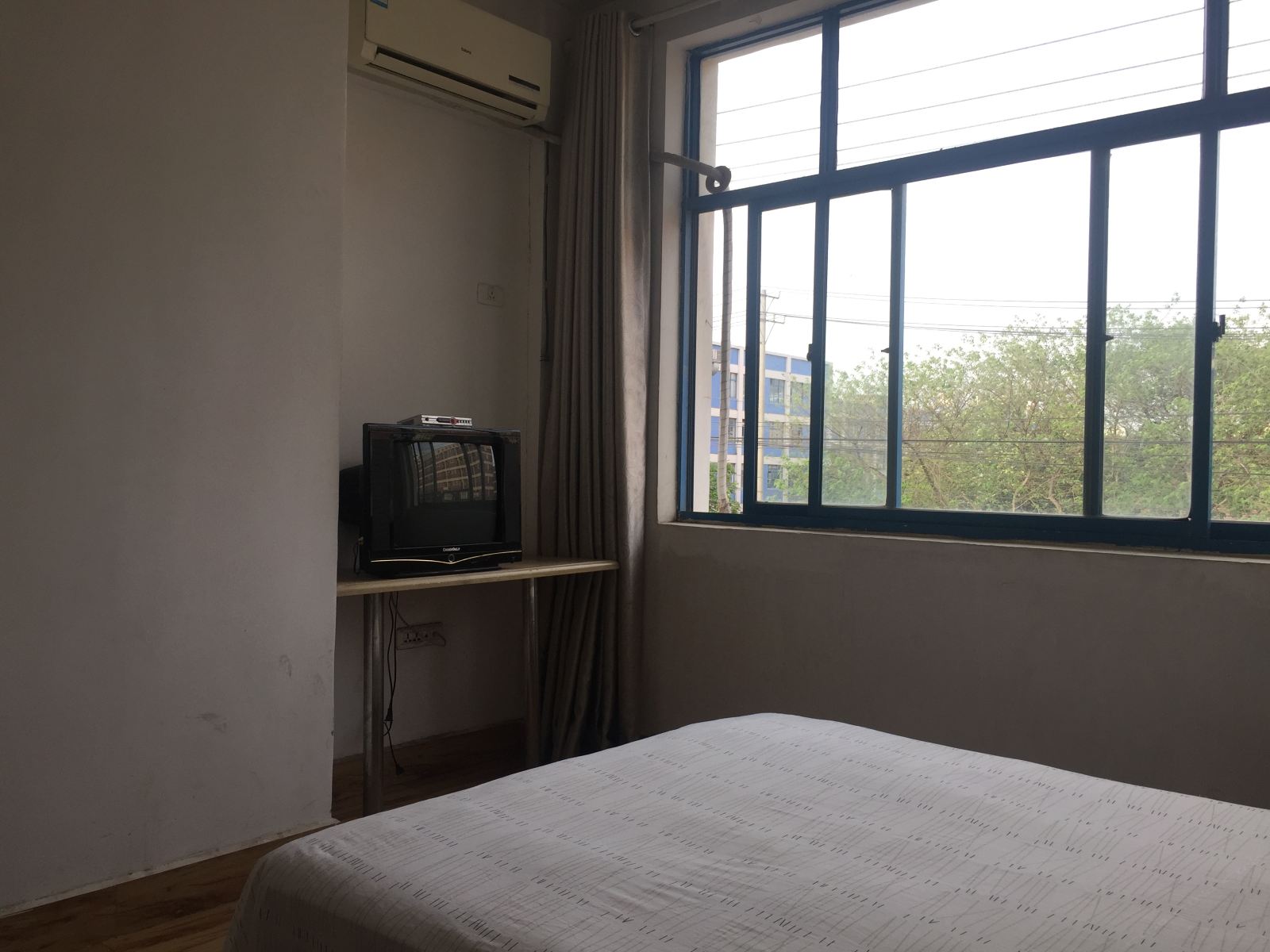 标准大床房(部分无窗)