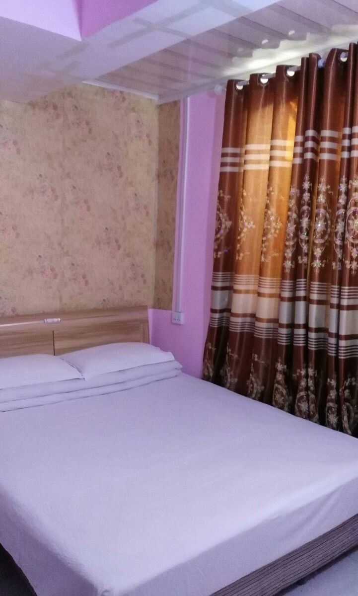 电脑大床房