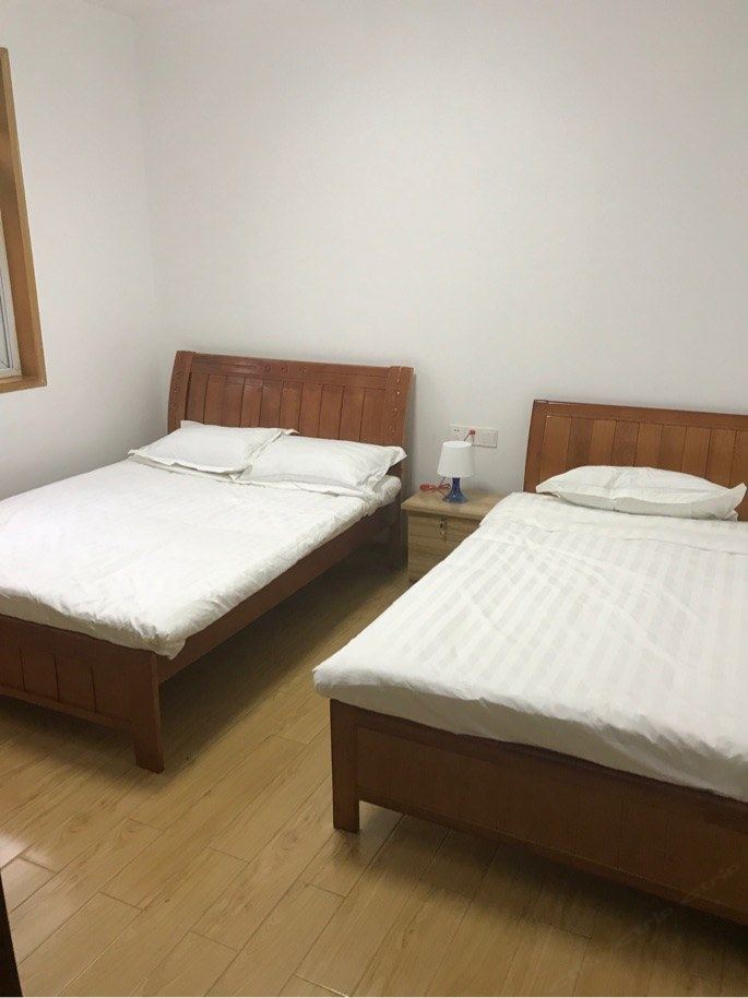 温馨四室二厅套房