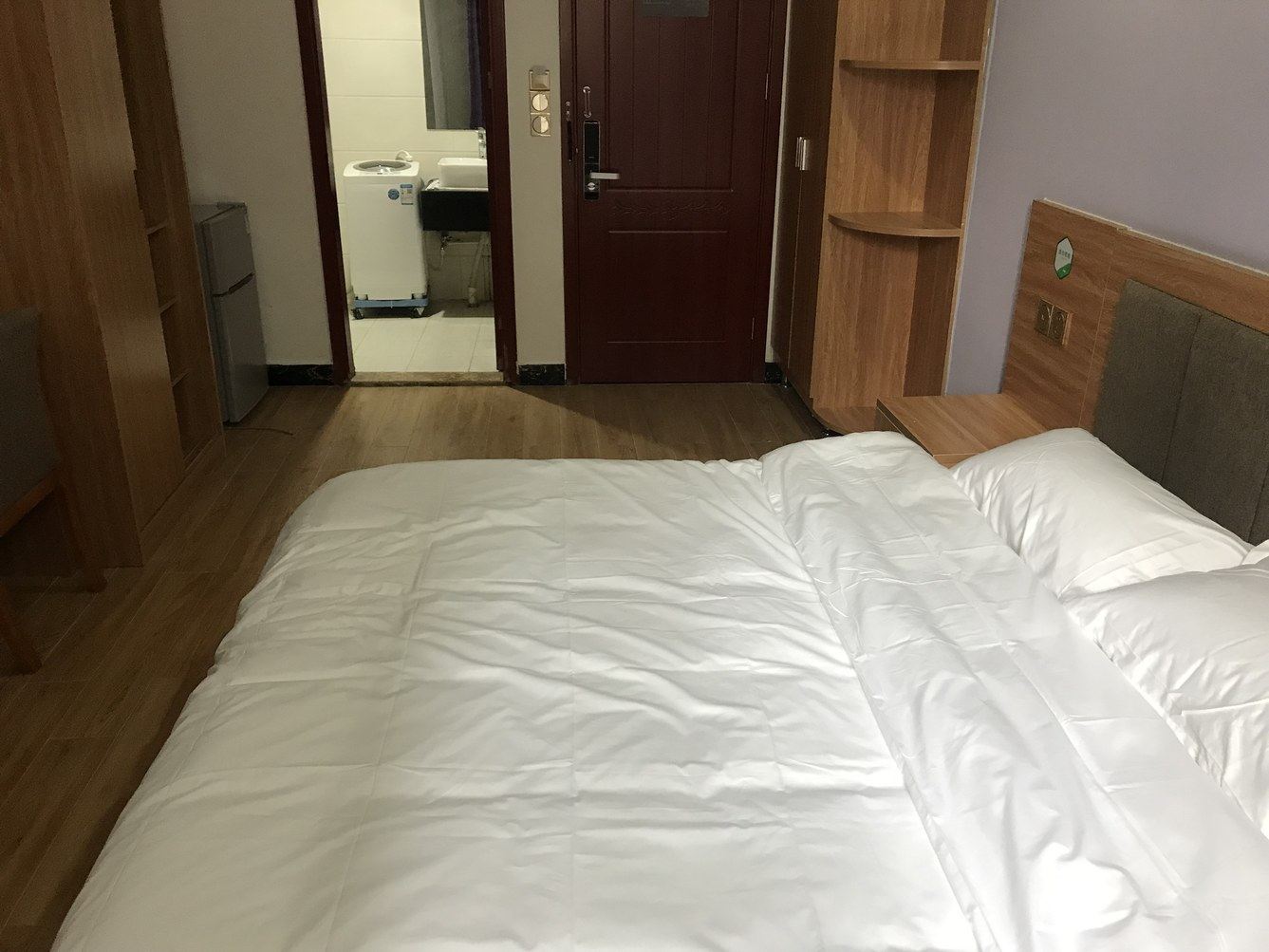 精装一室大床房