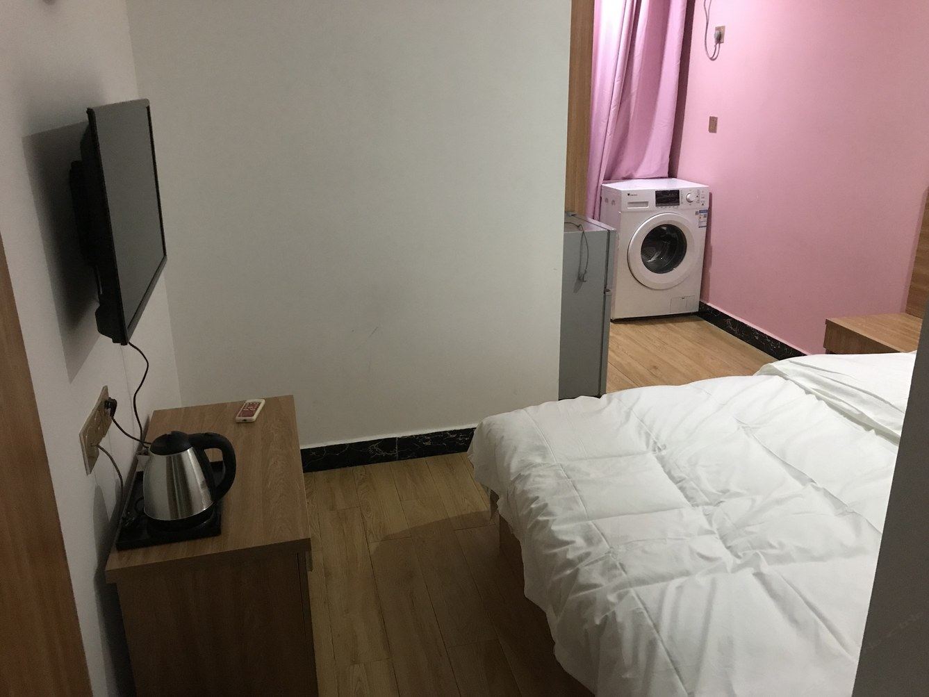 精装一室大床房