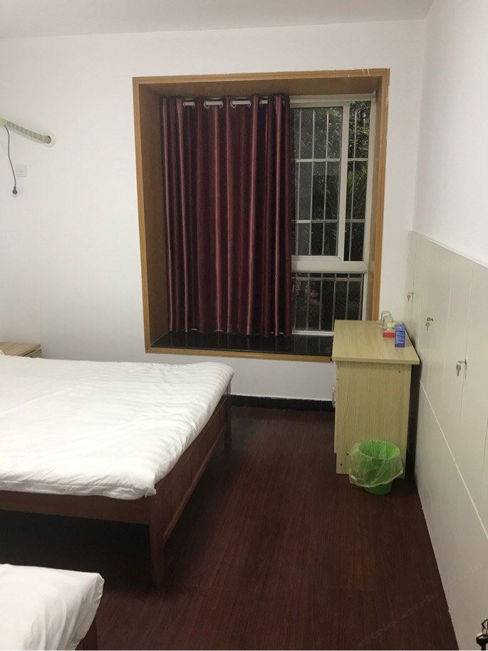 温馨四室二厅套房
