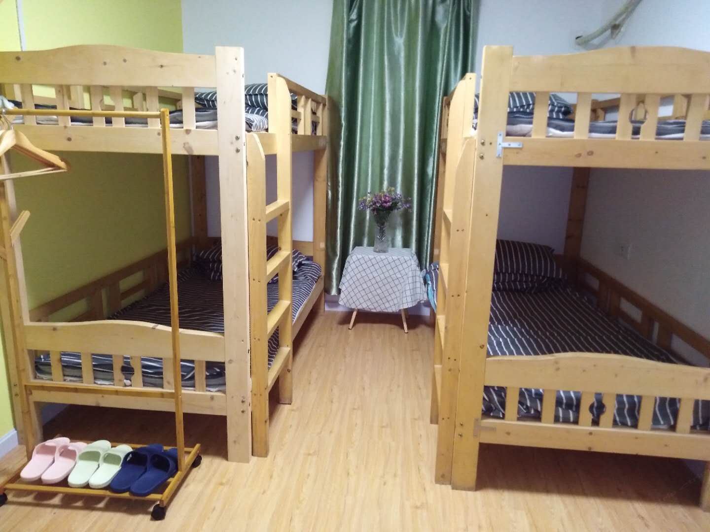 四人间(床位房)(公共卫浴)