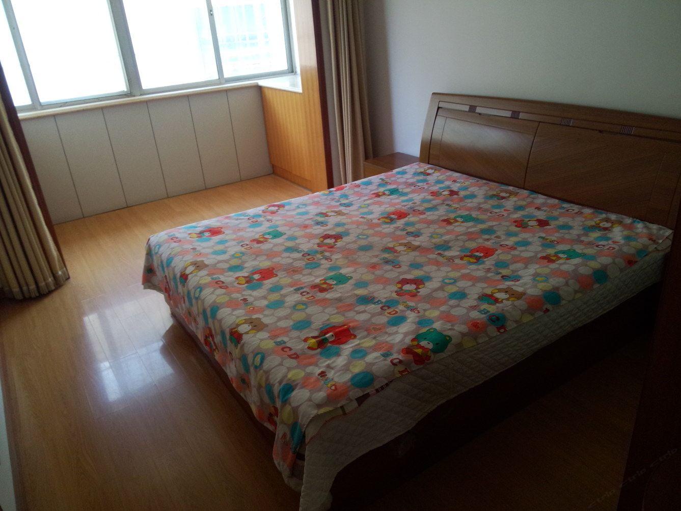 家庭三室一厅套房