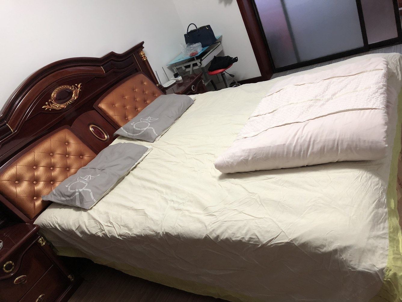 温馨三室一厅套房