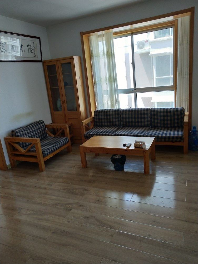 温馨三室一厅套房