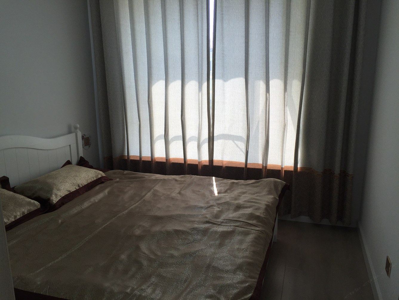 阳光二室一厅套房