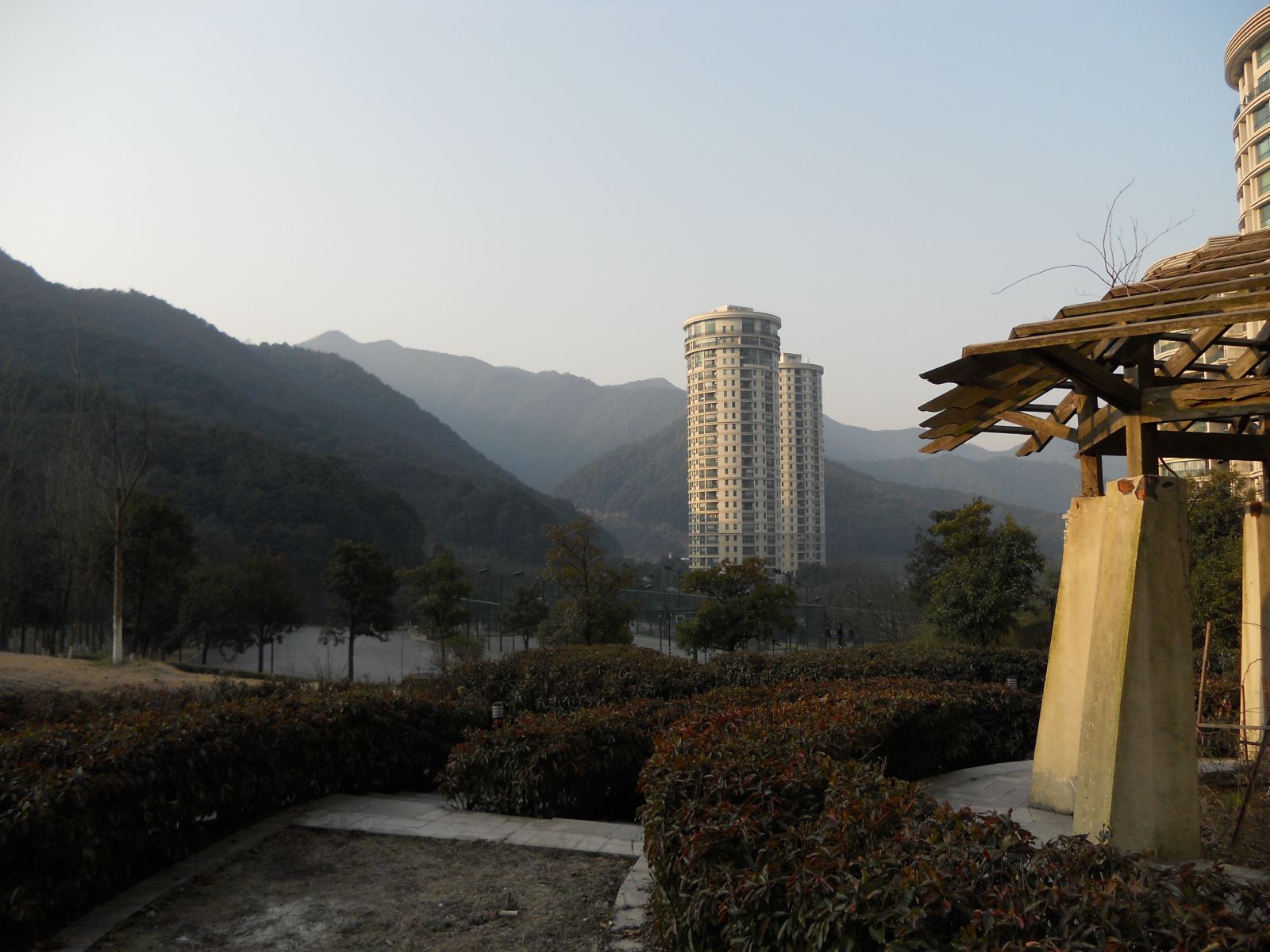 杭州动物园旁山景公寓