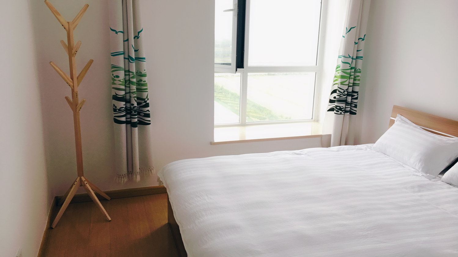 湖边二室一厅套房