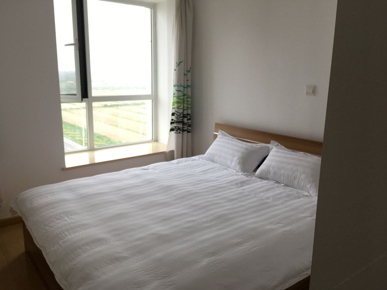 湖边二室一厅套房