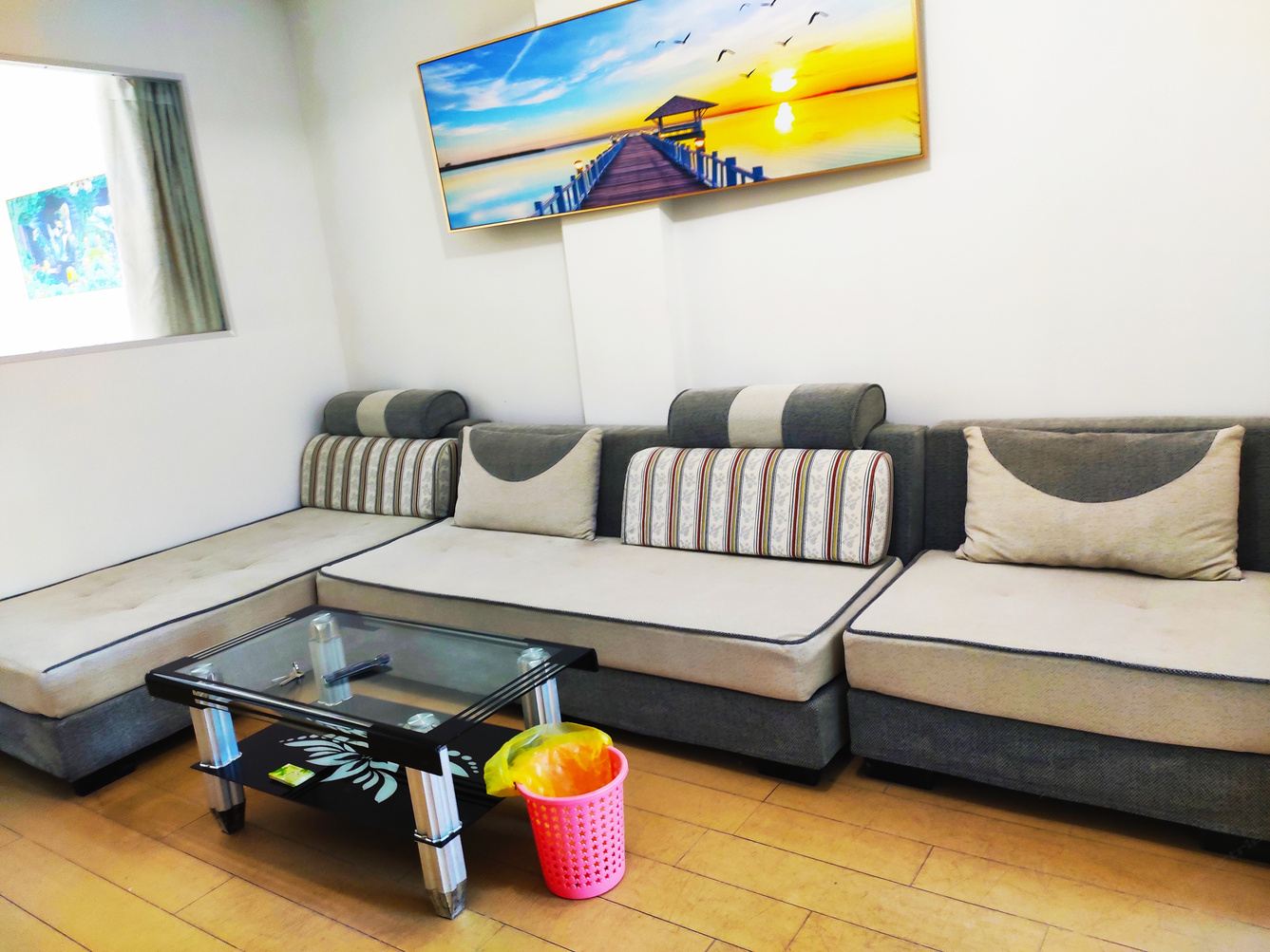 温馨三室一厅套房