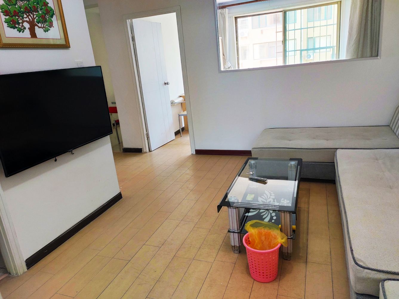 温馨三室一厅套房