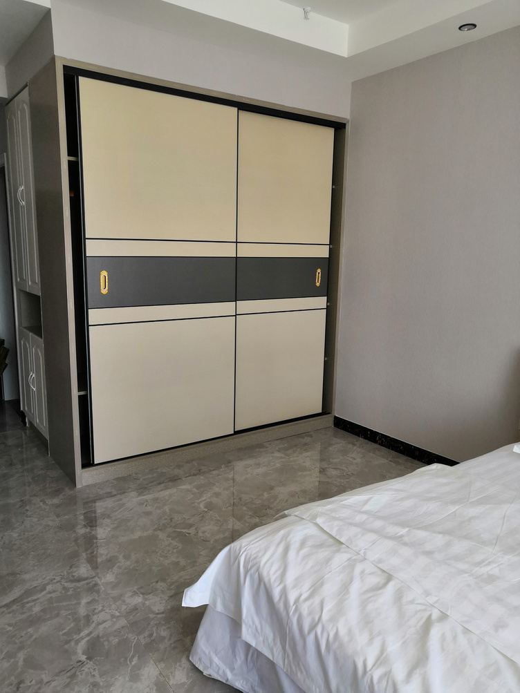现代简约一室大床房
