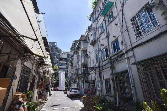 成都荒唐民宿