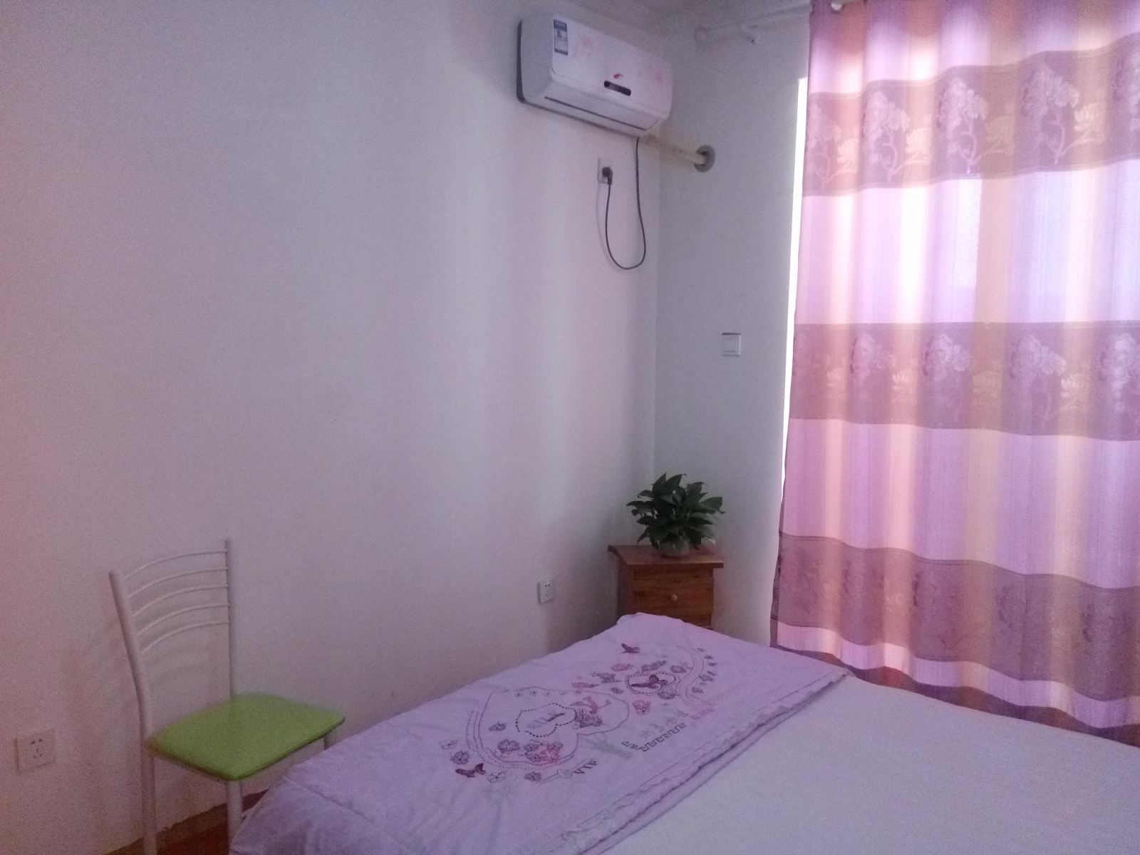 阳光大床房