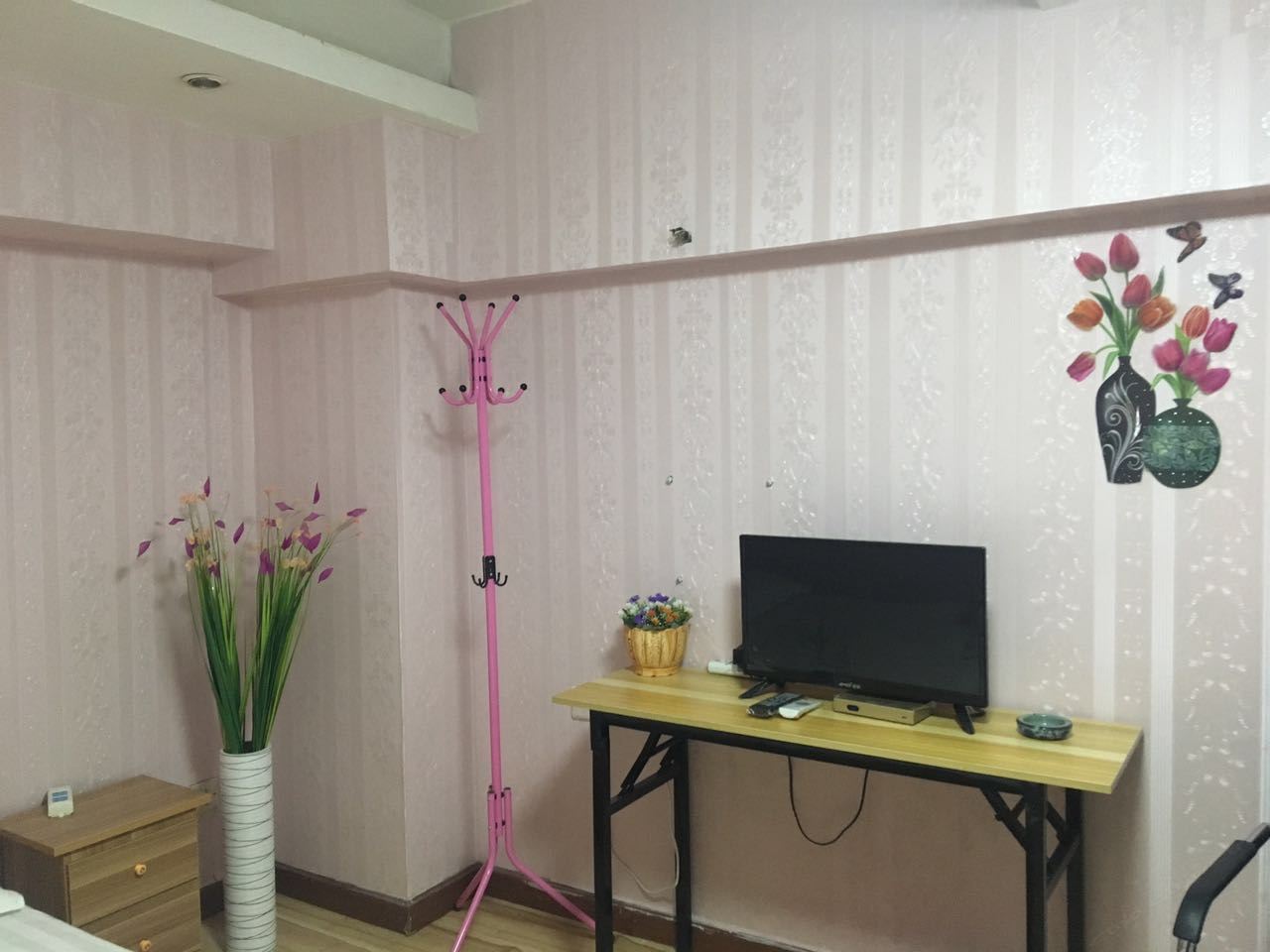 豪华大床房(独卫)(无窗)