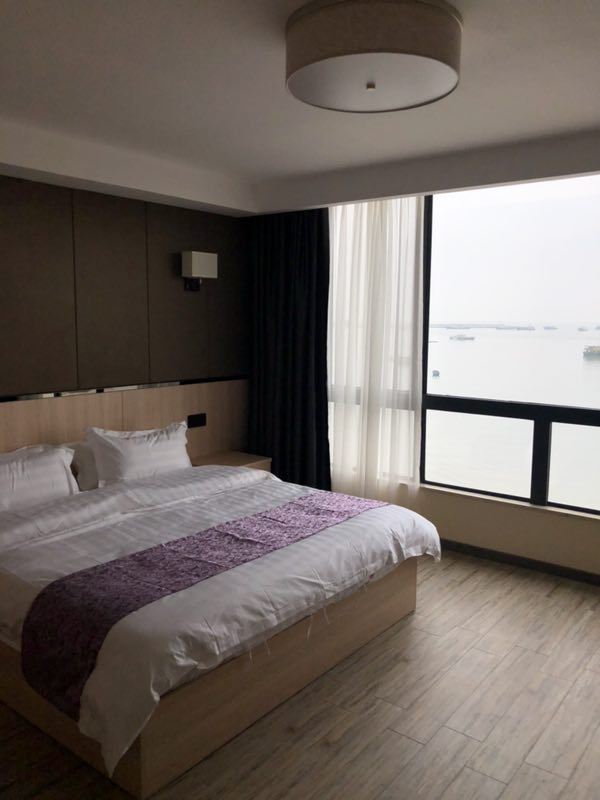 铁船海景大床房