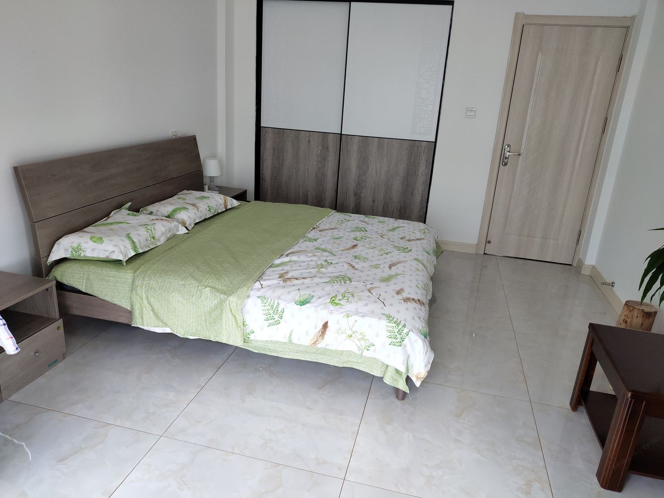 湖畔二室一厅套房