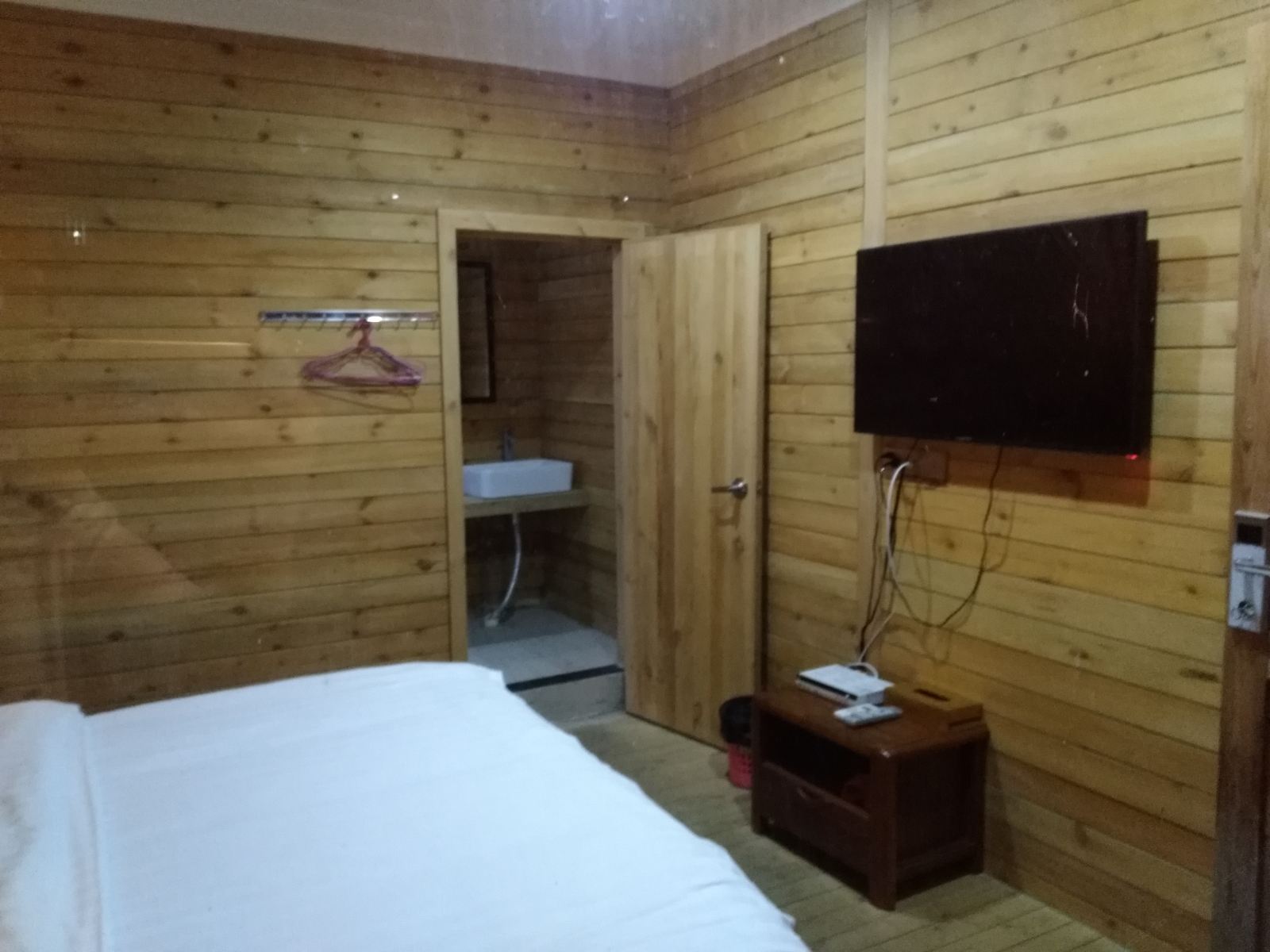 池畔木屋